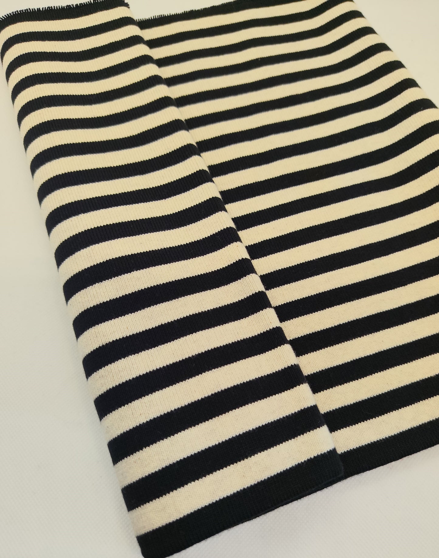 Panneau en coton et elasthanne de type marinière noir et blanc cassé