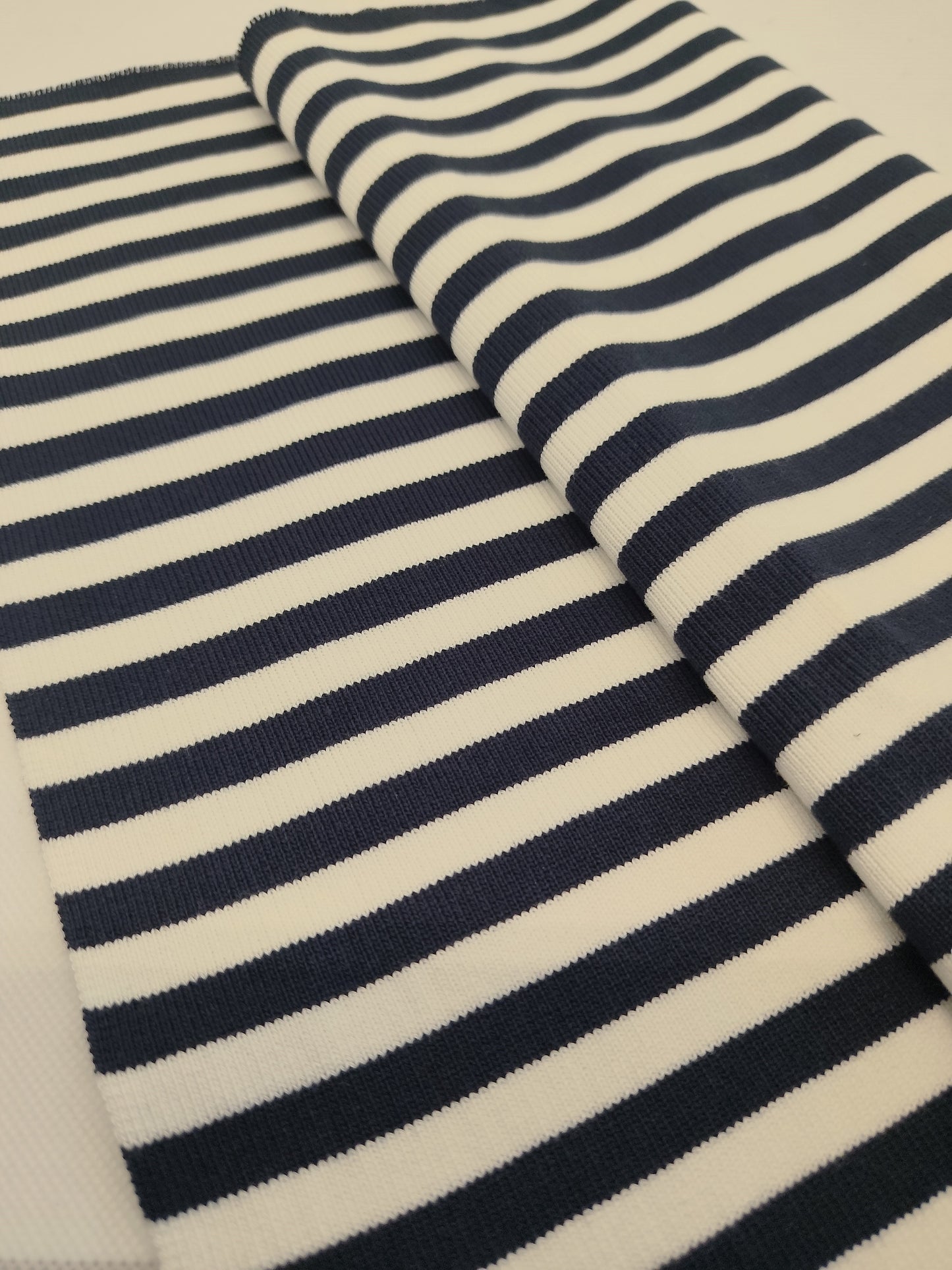 Panneau de type marinière en coton et elasthanne marine et blanc