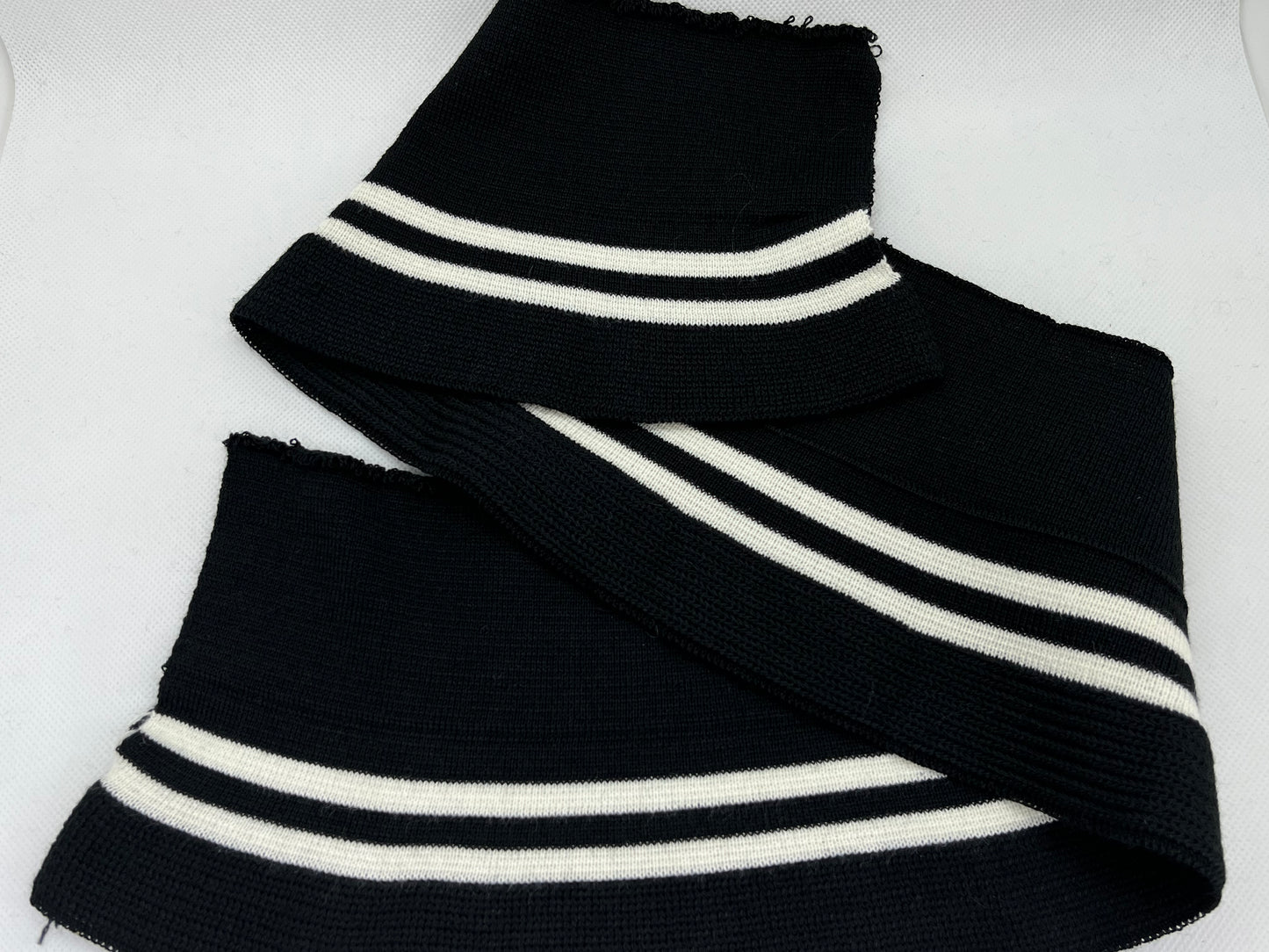 Bord-côte noir rayure blanches acrylique laine