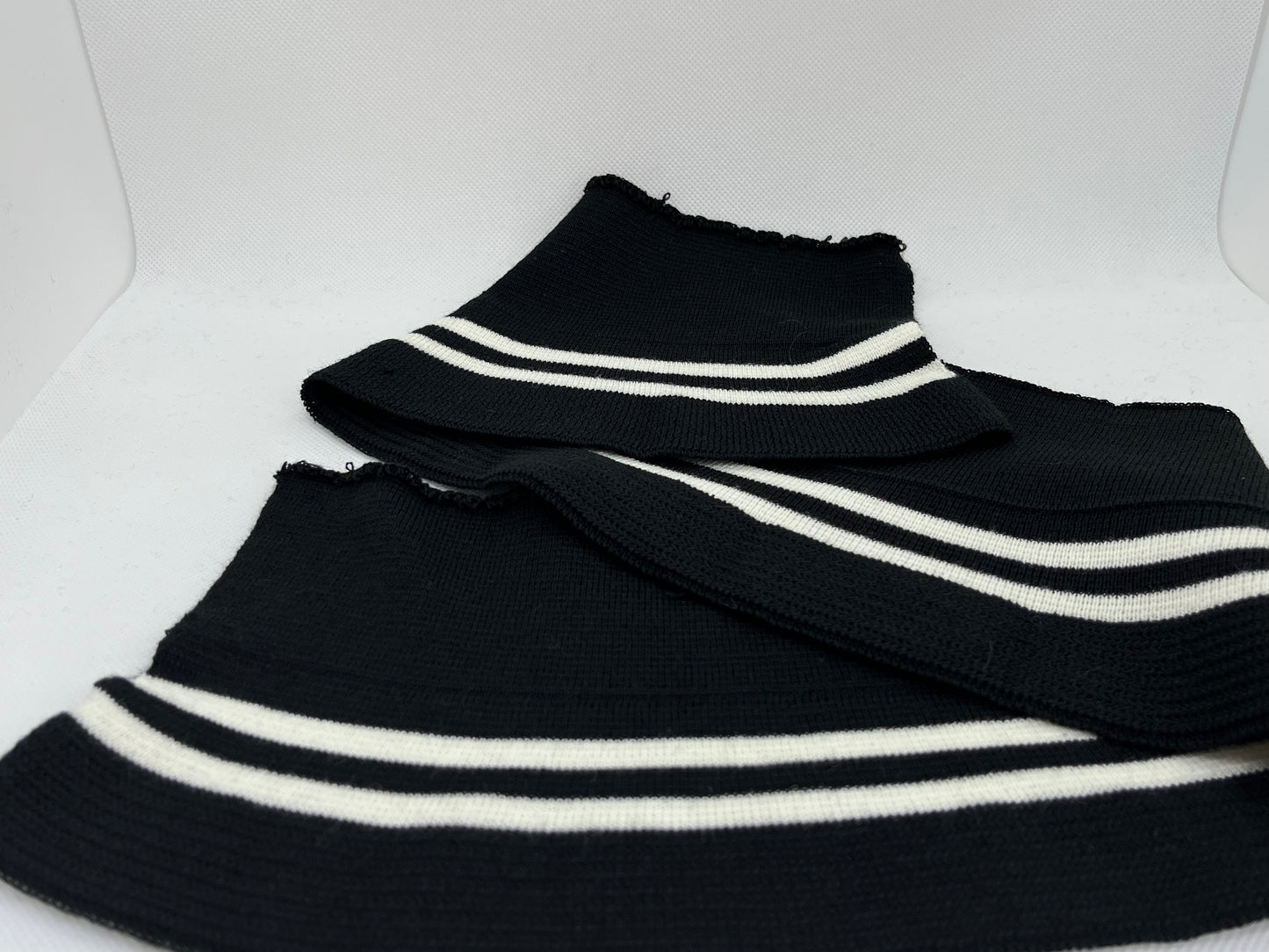 Bord-côte noir rayure blanches acrylique laine
