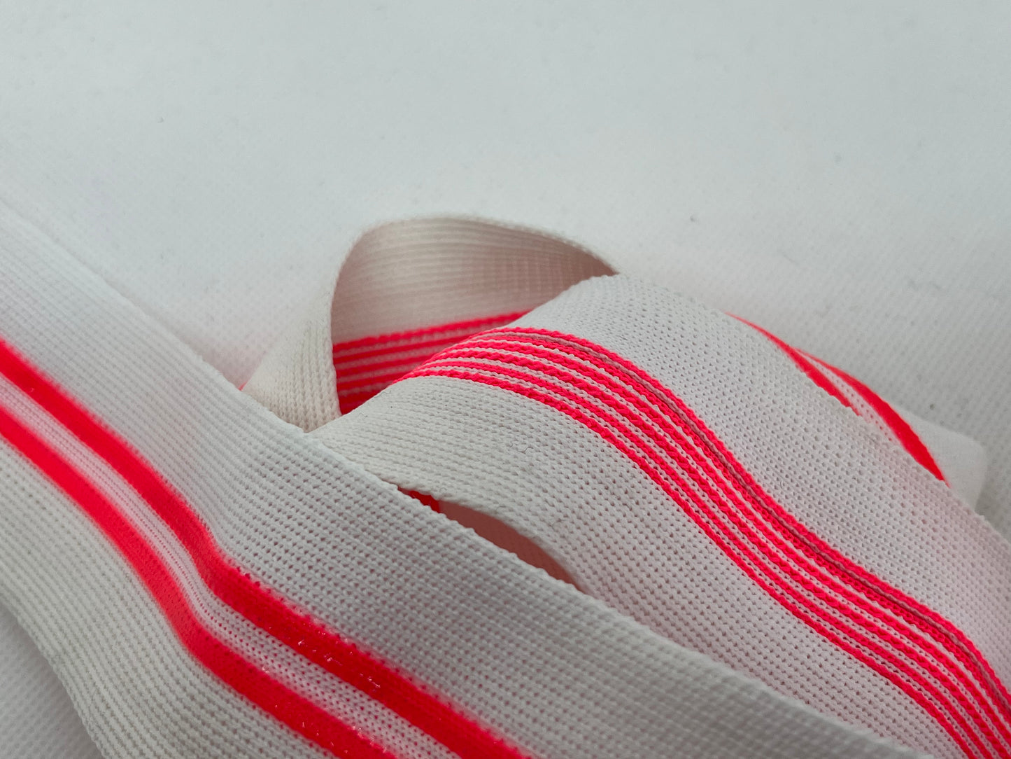Ruban maille silicone blanc et rose (lot 5m)