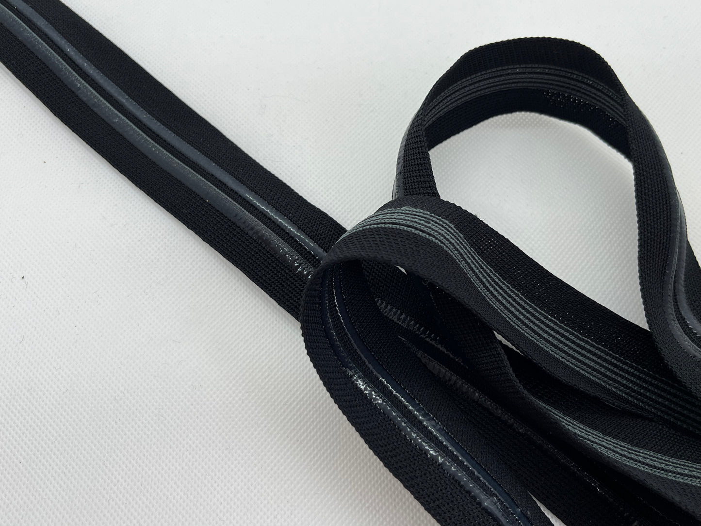 Ruban maille silicone noir et gris (lot de 5m)
