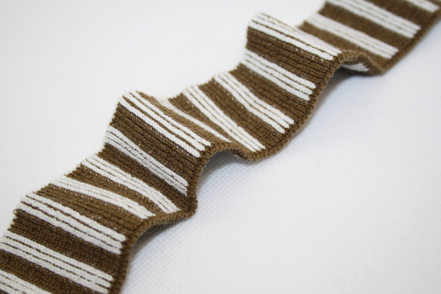 Bord cote marron raye en acrylique et elasthanne