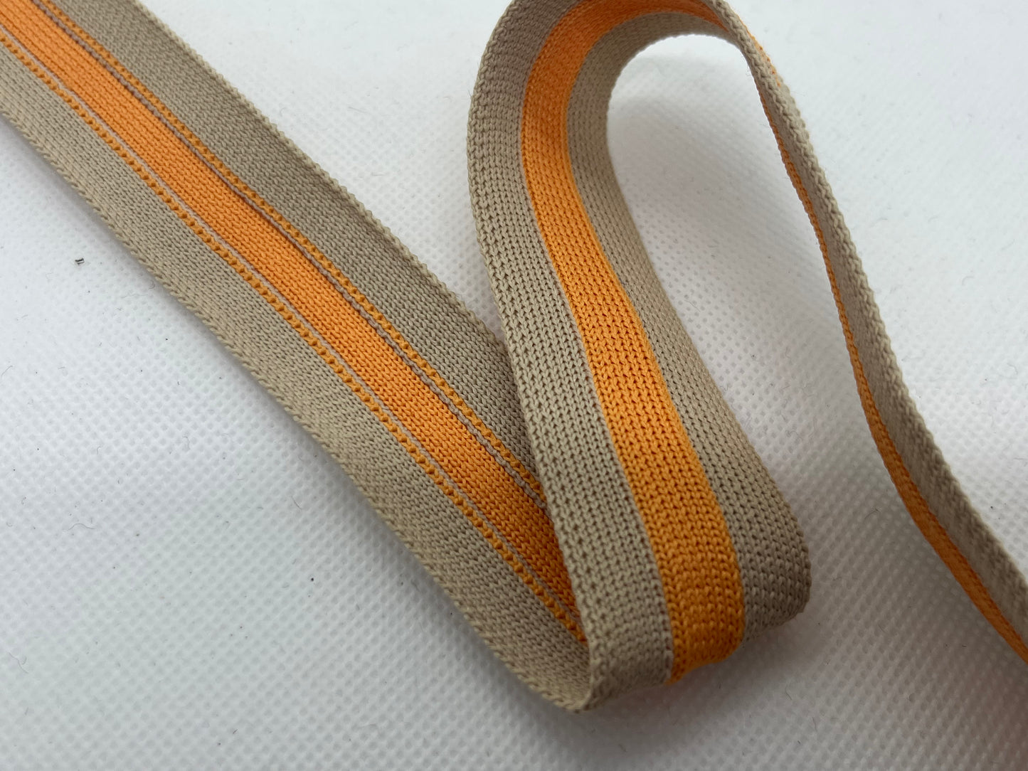 Ruban maille sable et orange (lot 5m)
