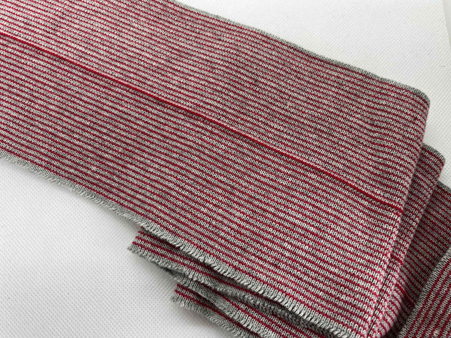 Bord-côte rayé rouge et gris (100% coton)