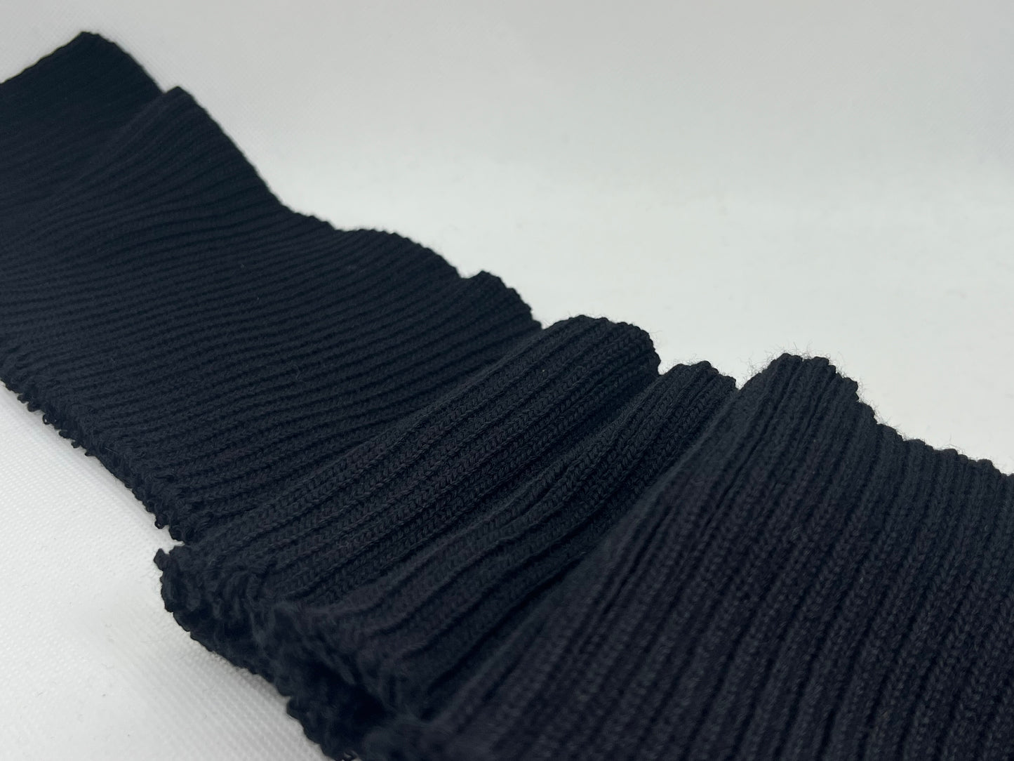 Bord-côte noir uni (100% acrylique laine)