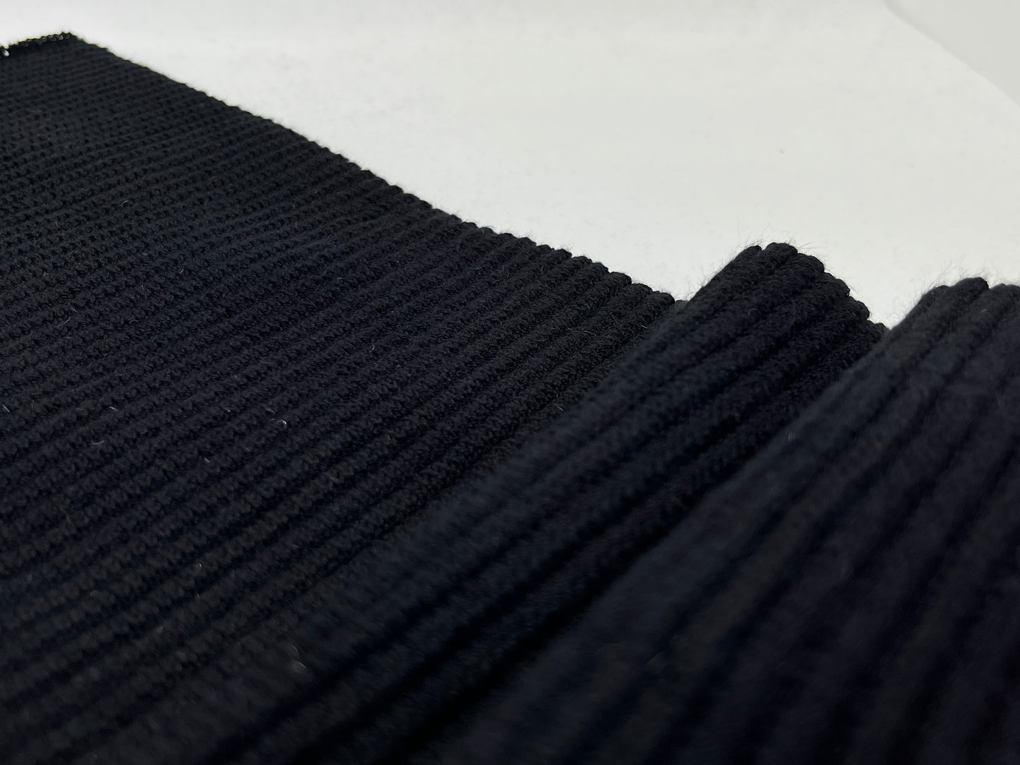 Bord-côte continu basique noir uni (viscose)