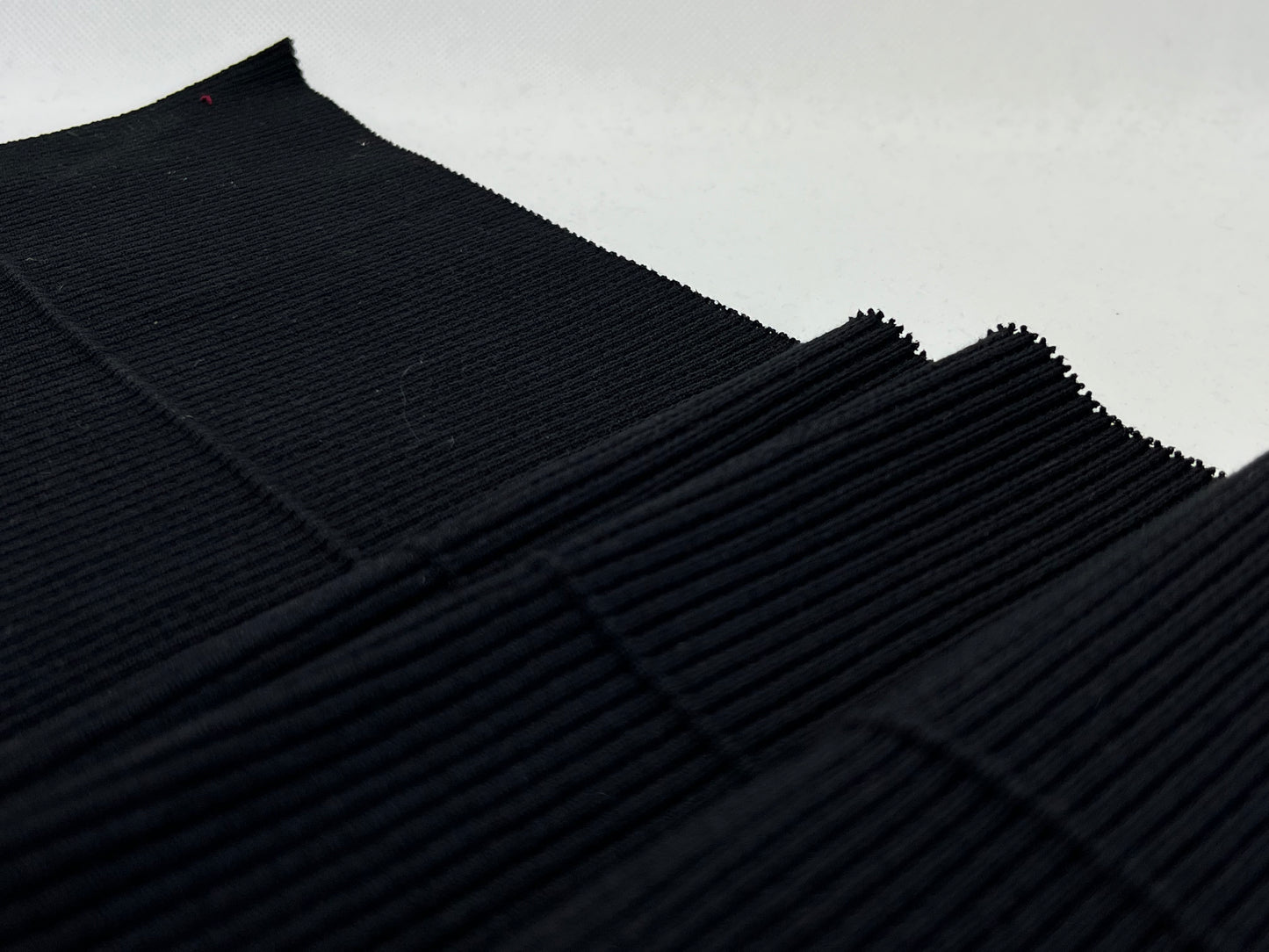 Bord-côte basique noir uni viscose côte 2/1