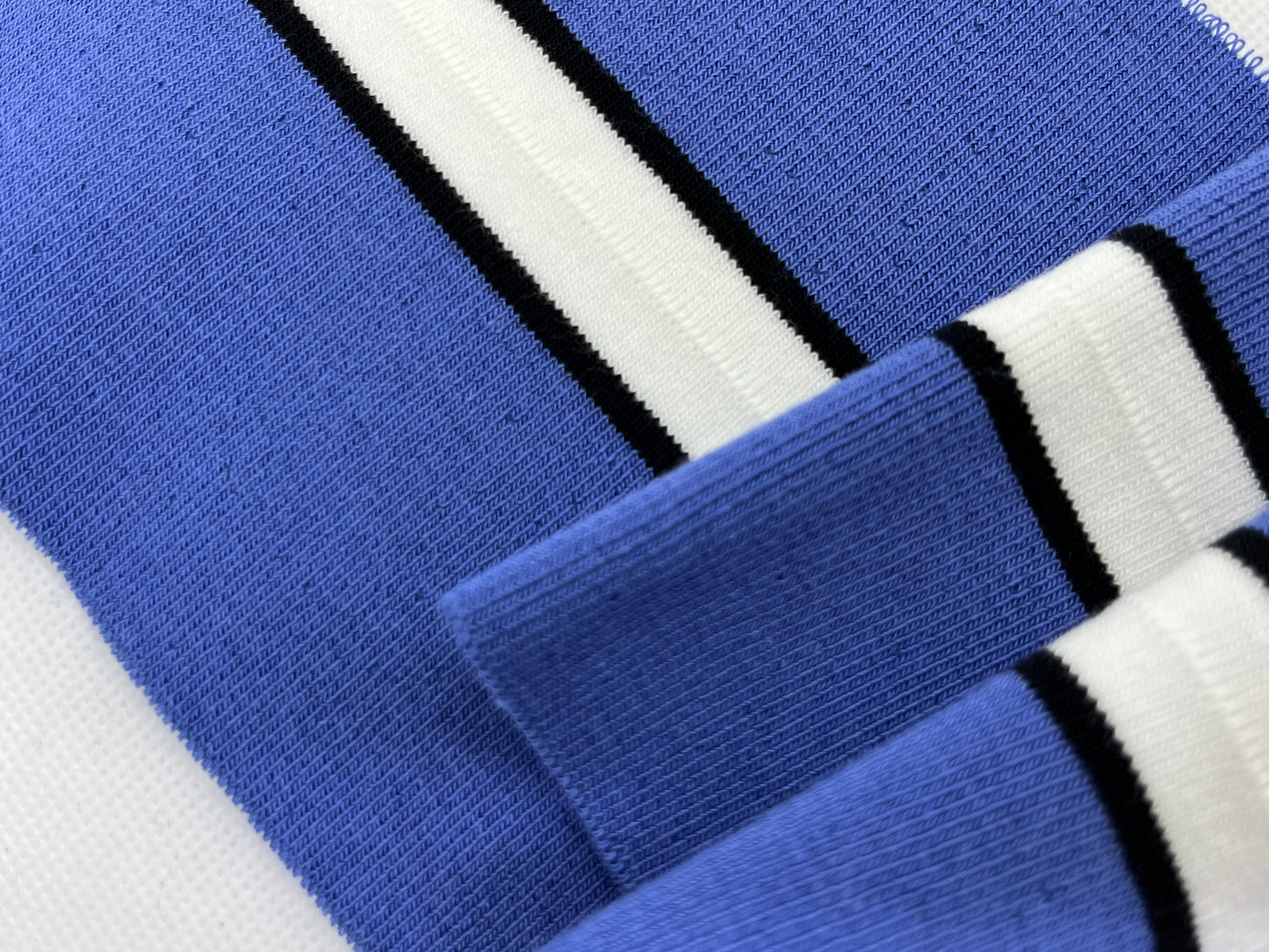 bord côte bleu rayure blanches poignets