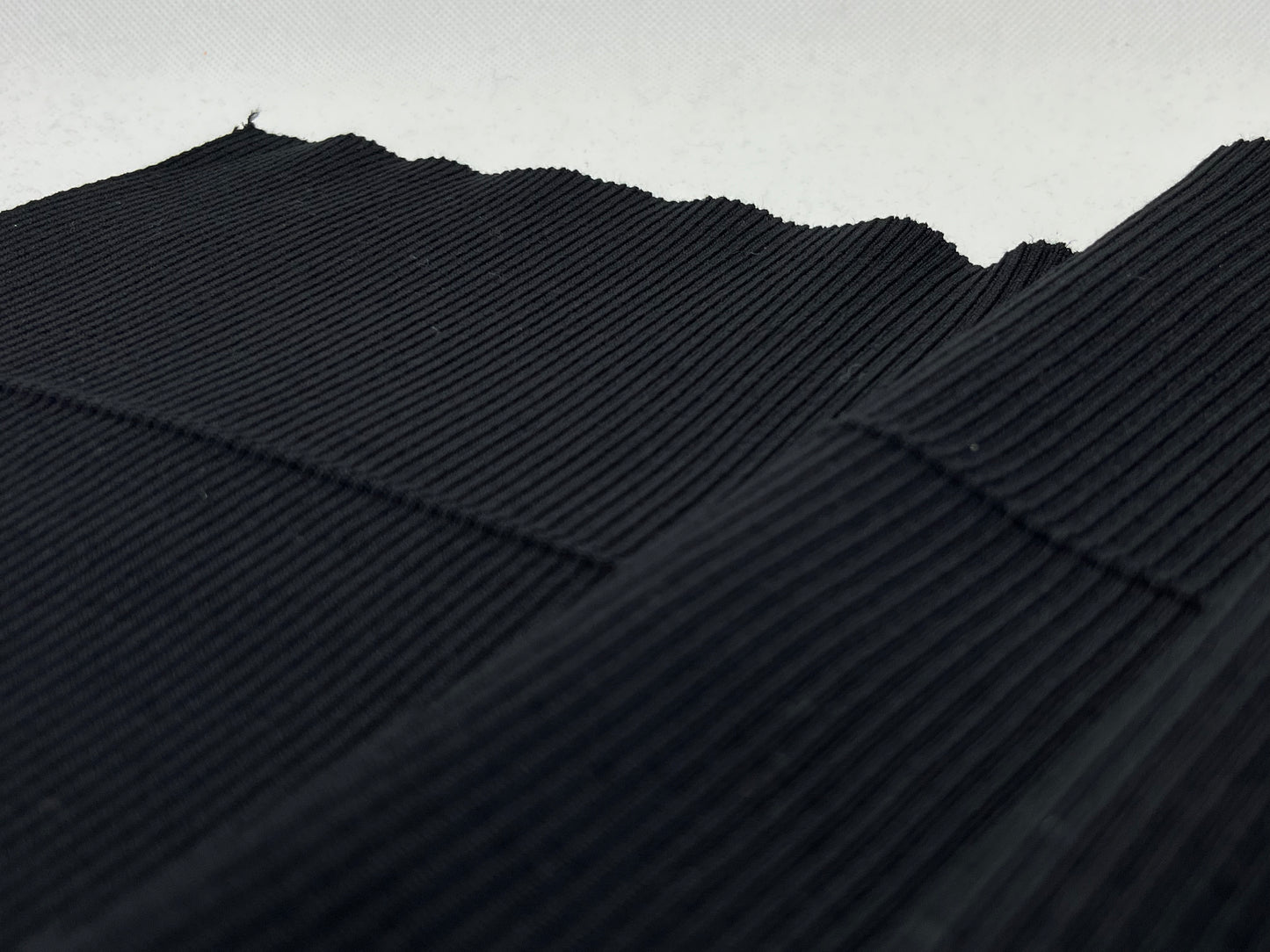 Bord-côte noir uni basique viscose