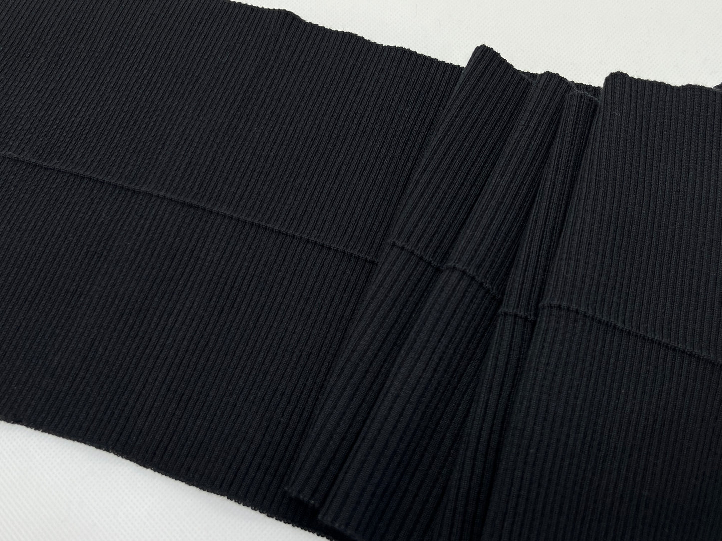 Bord-côte basique noir uni (viscose) côte 2/1