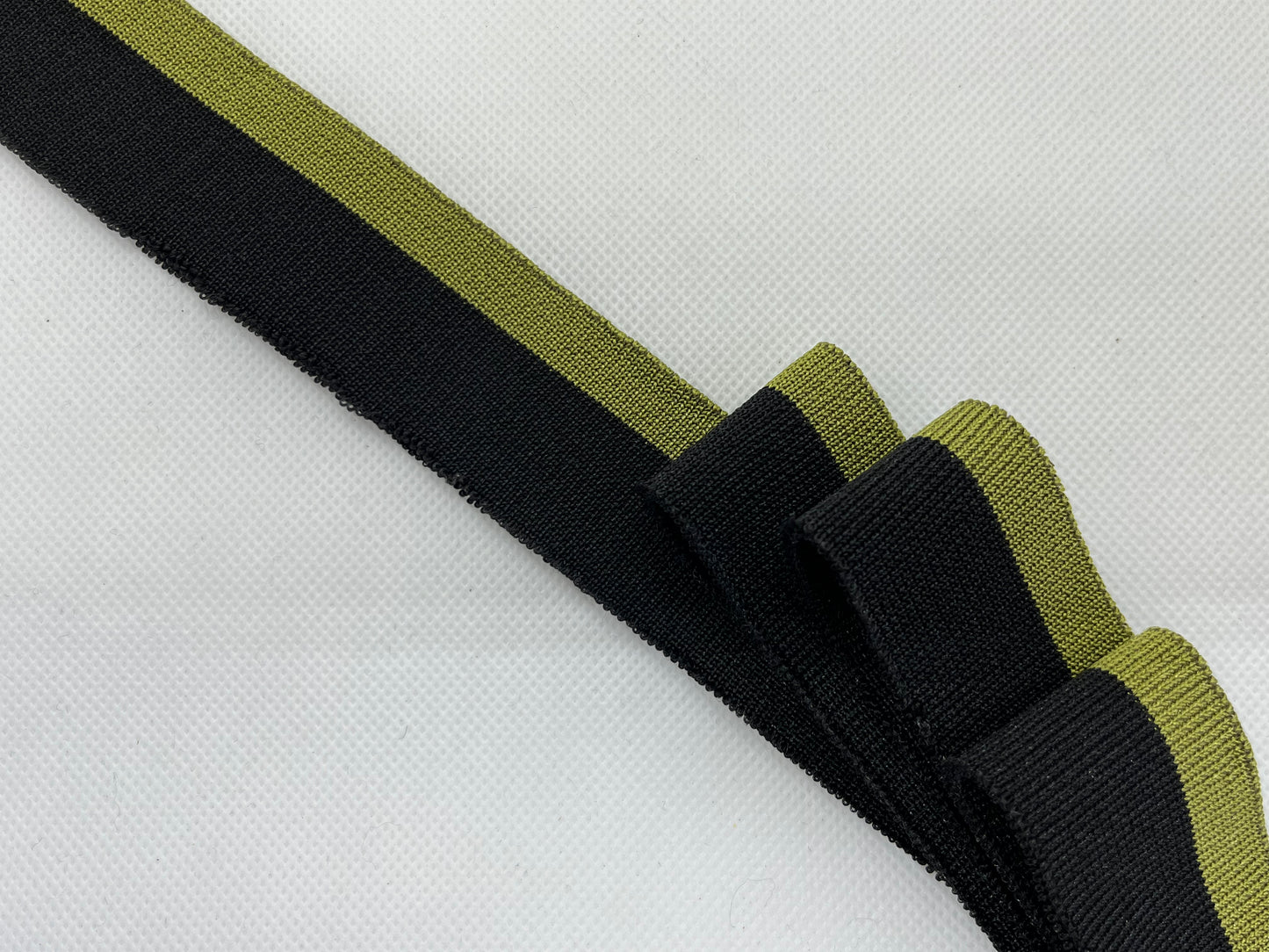 Bord-côte bicolore noir et vert olive