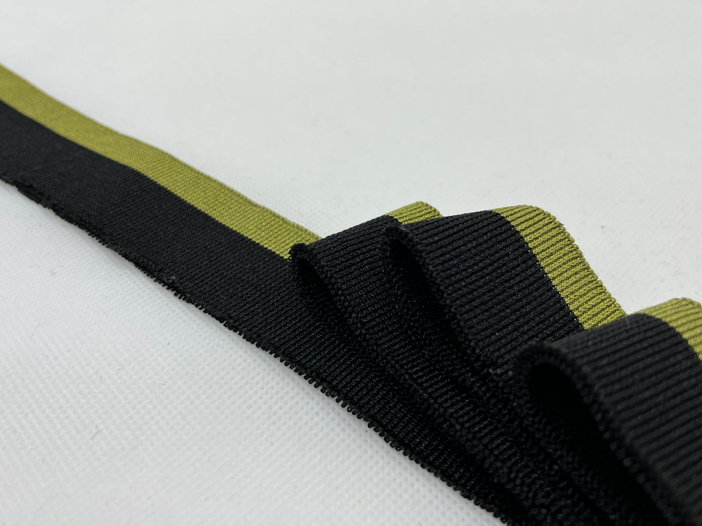 Bord-côte bicolore noir et vert olive