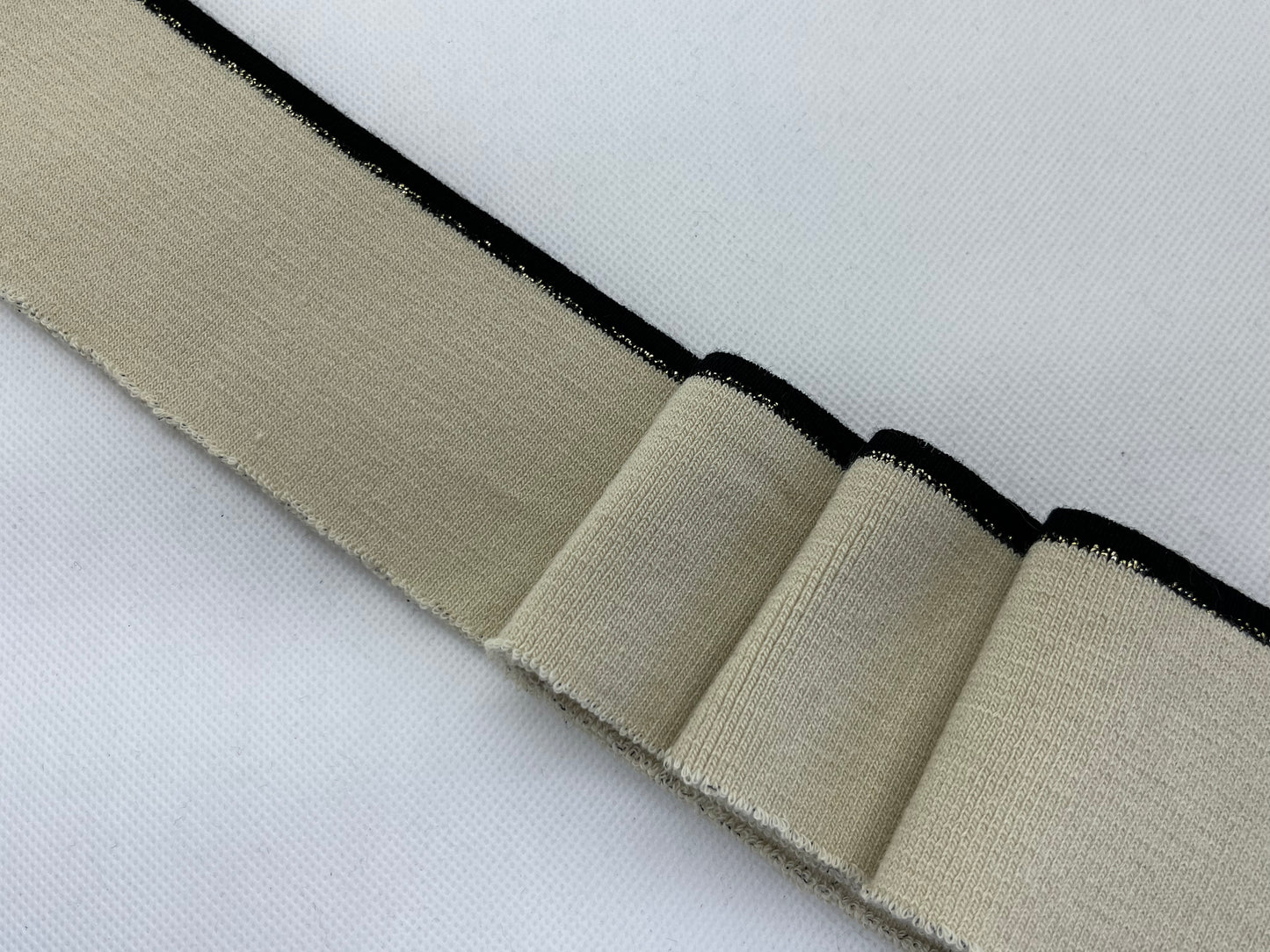 Bord-côte crème bord noir et lurex brillant
