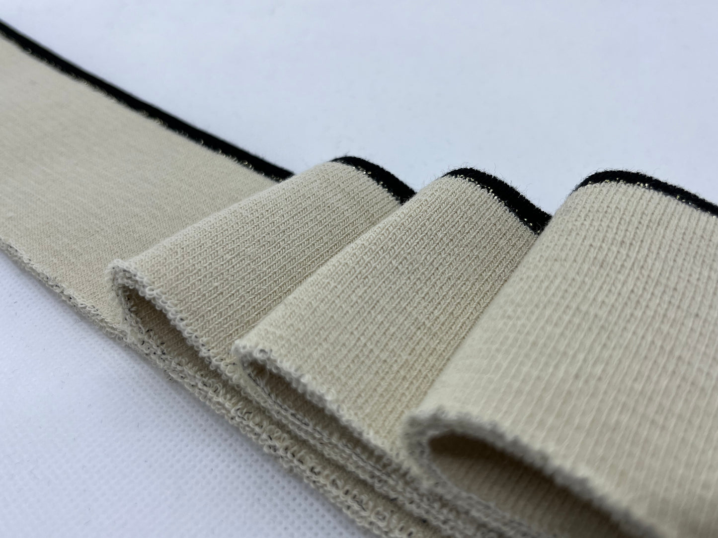 Bord-côte crème bord noir et lurex brillant