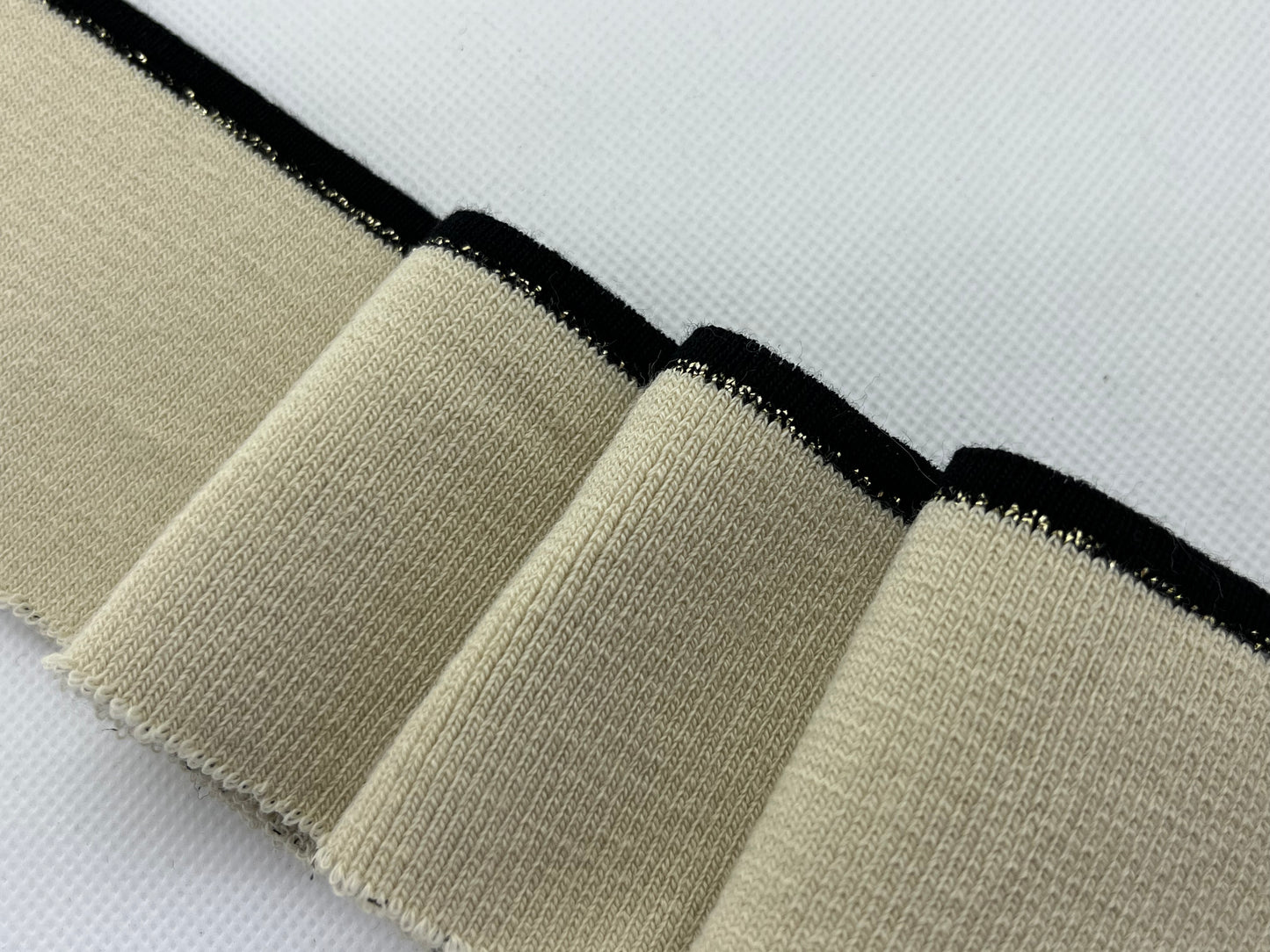Bord-côte crème bord noir et lurex brillant