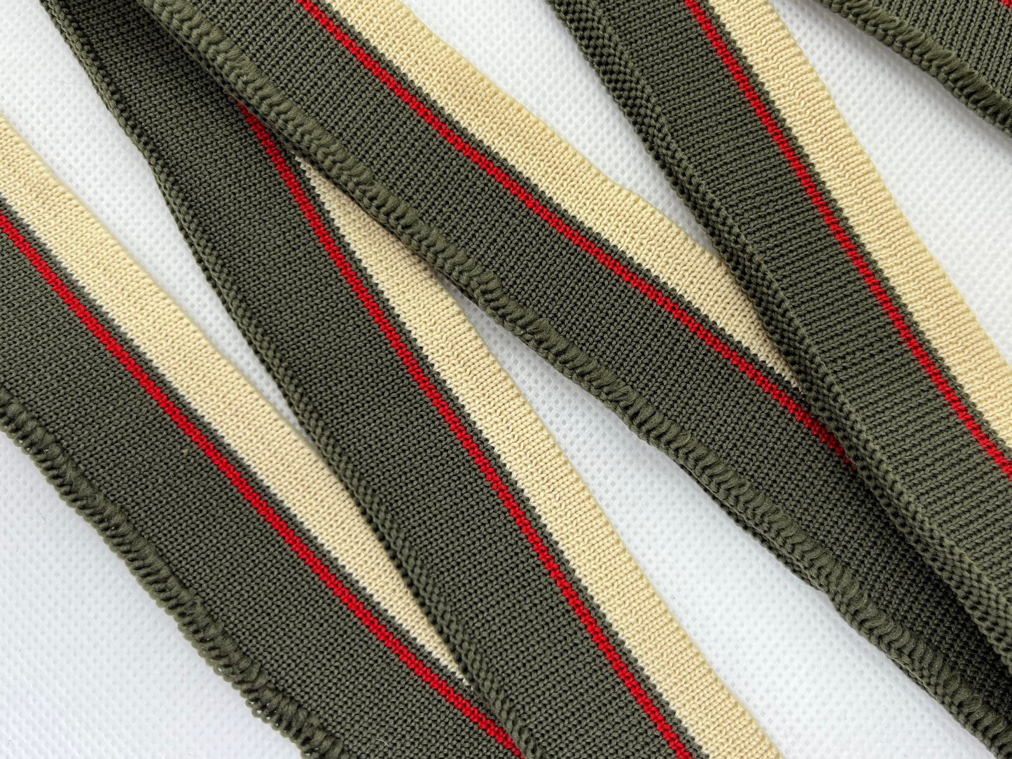 Bord-côte rayé kaki rouge beige