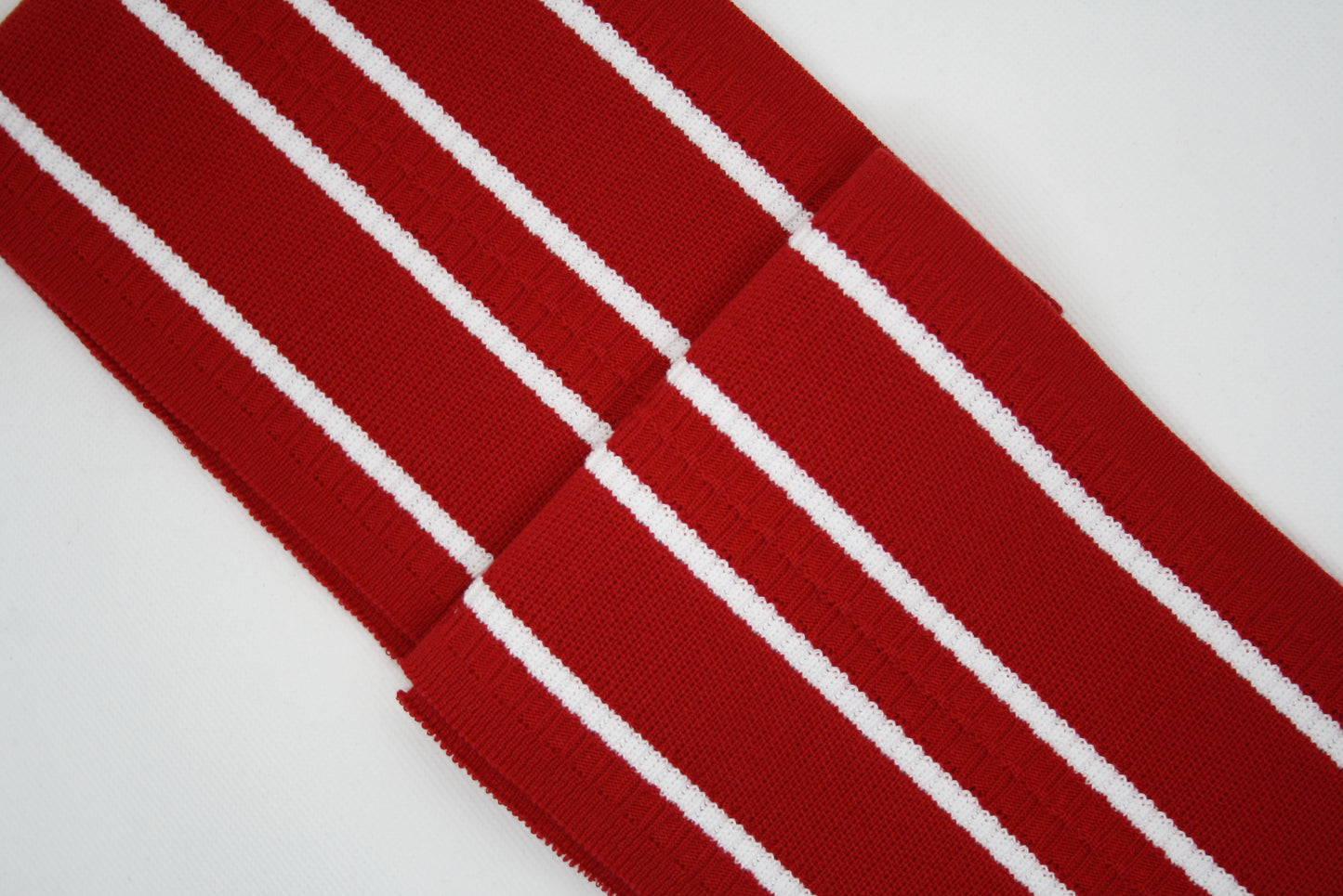 Bord-côtes rouge avec rayures