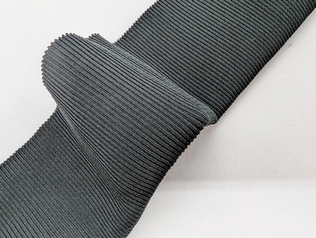 Bord-côte noir en polyester et élasthanne