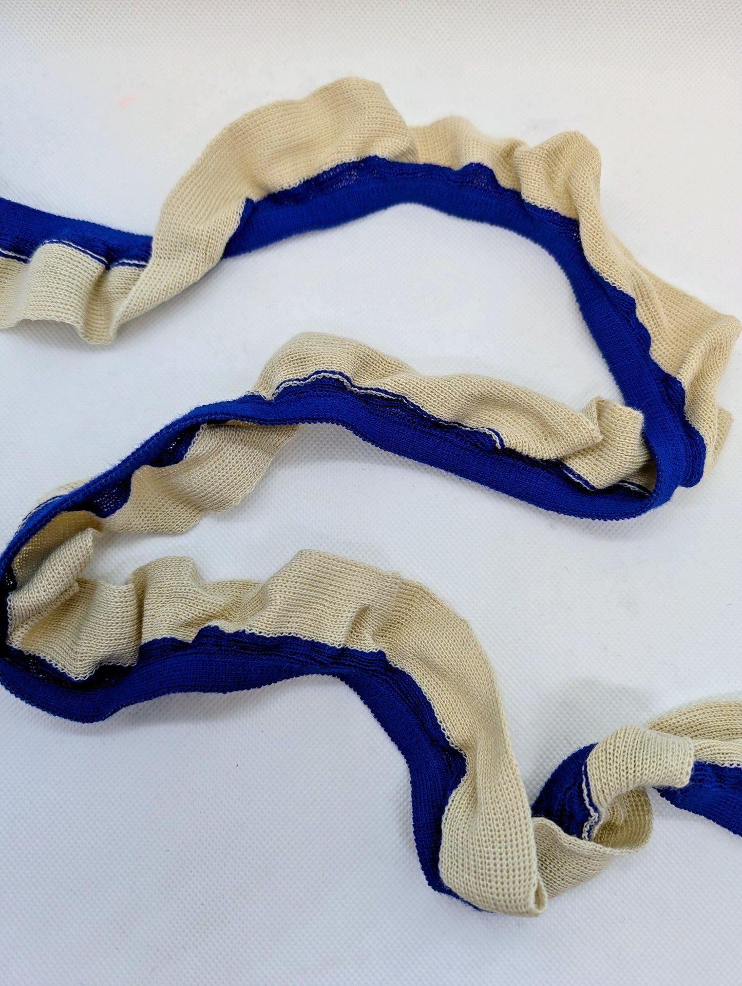 Bord-côte en acrylique et élasthanne avec volant