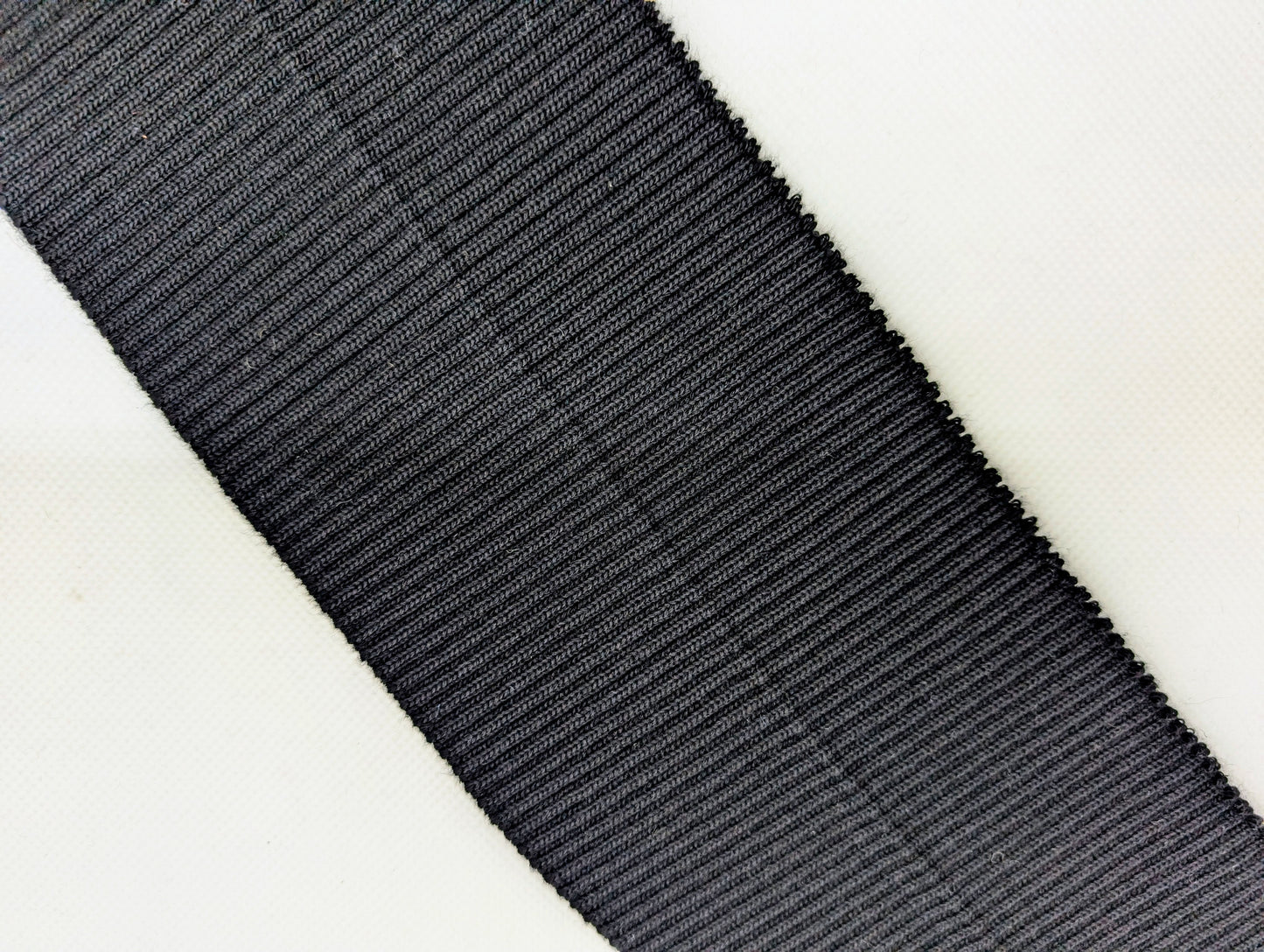 Bord-côte noir en coton et élasthanne