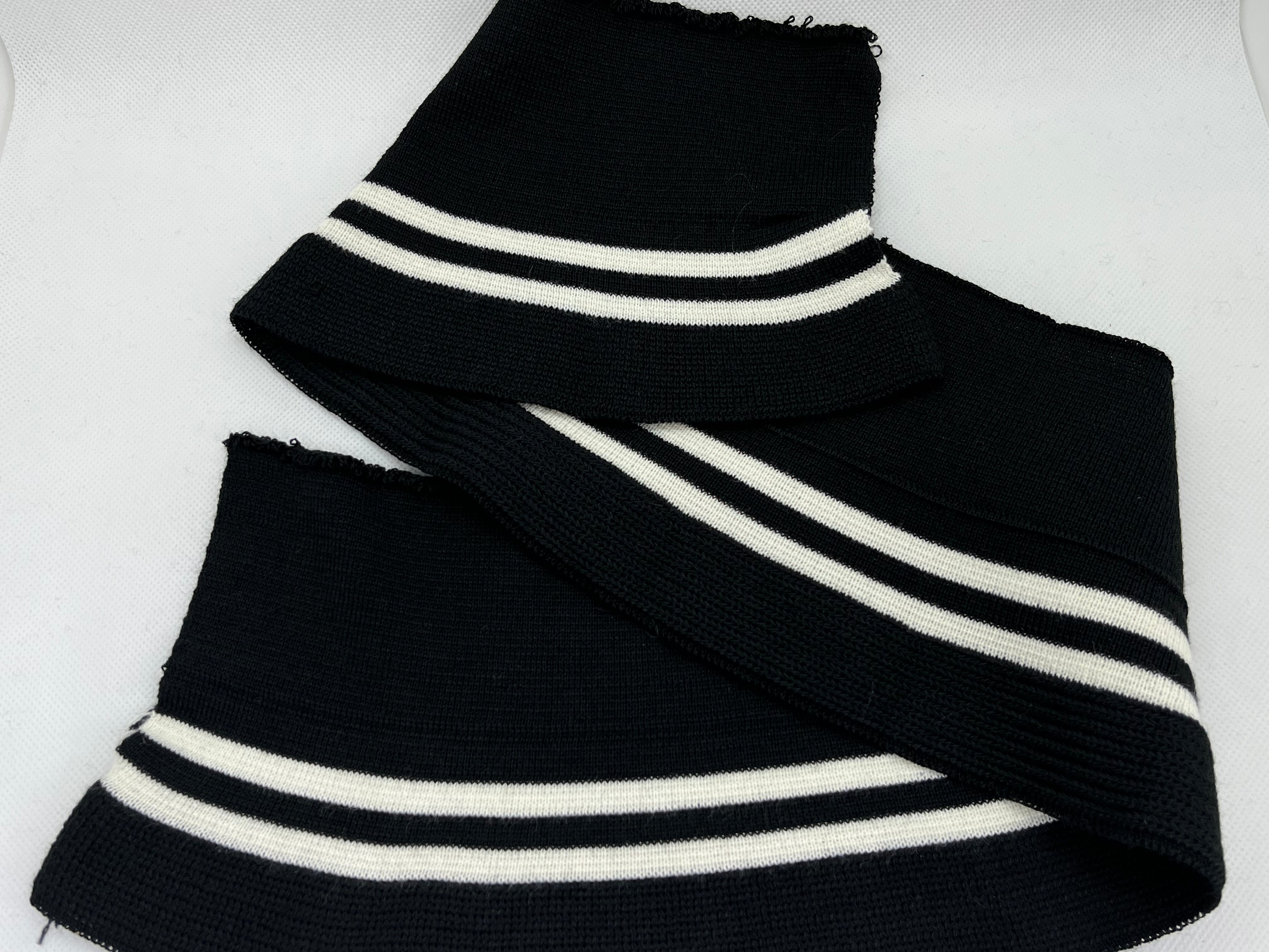 Neuf Tommy Hilfiger Blanc, Rouge Rayure Sur Bleu Marine Serviette de Neuf Tommy Hilfiger Blanc, Rouge Rayure Sur Bleu Marine Serviette de