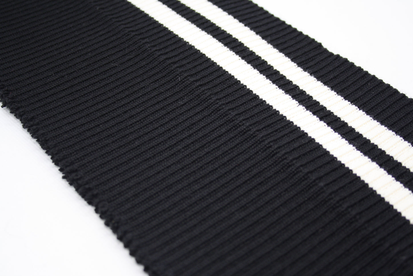 Bord cote acrylique laine raye noir et blanc