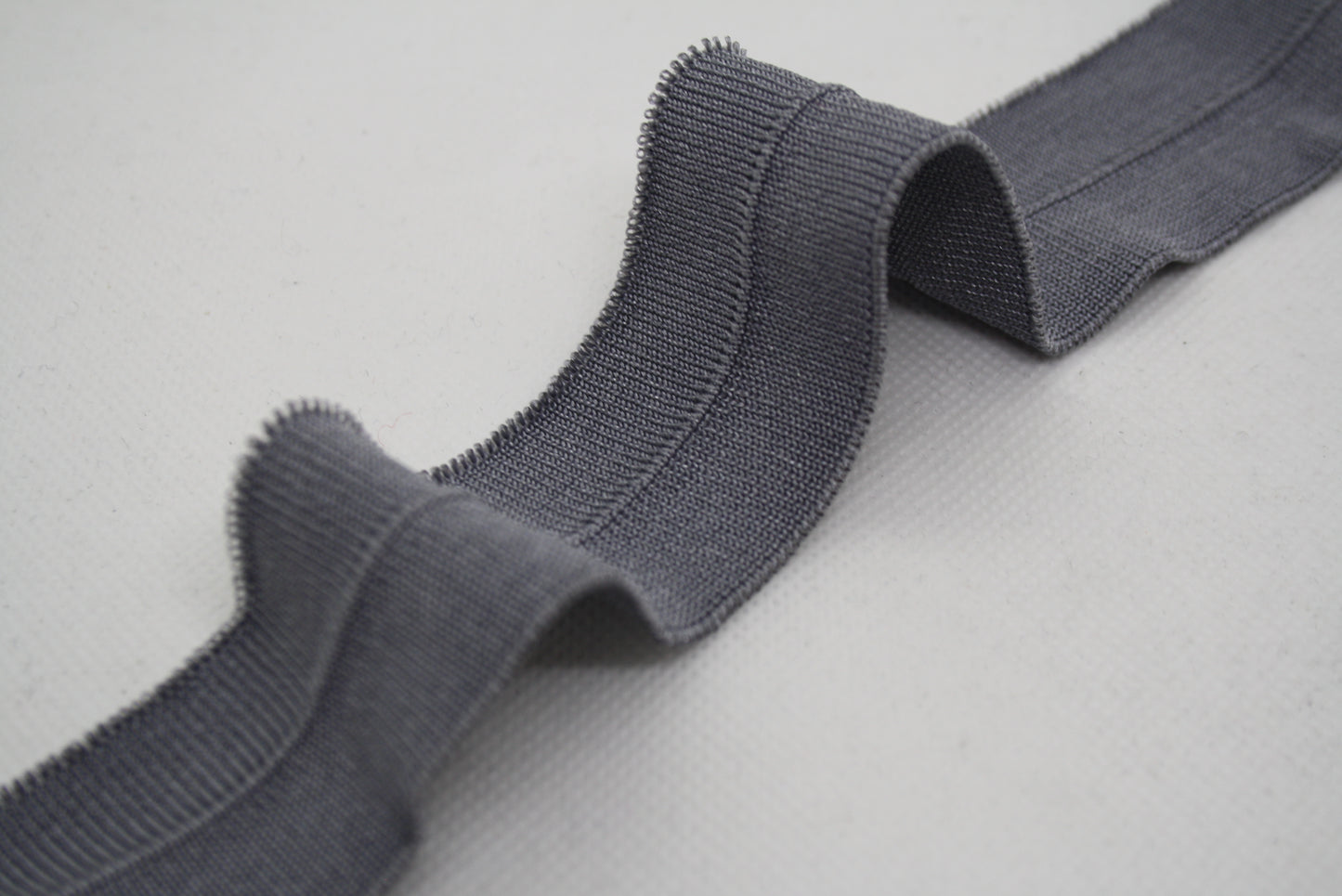 Bord-cote en polyester brillant avec cassure cote 1/1