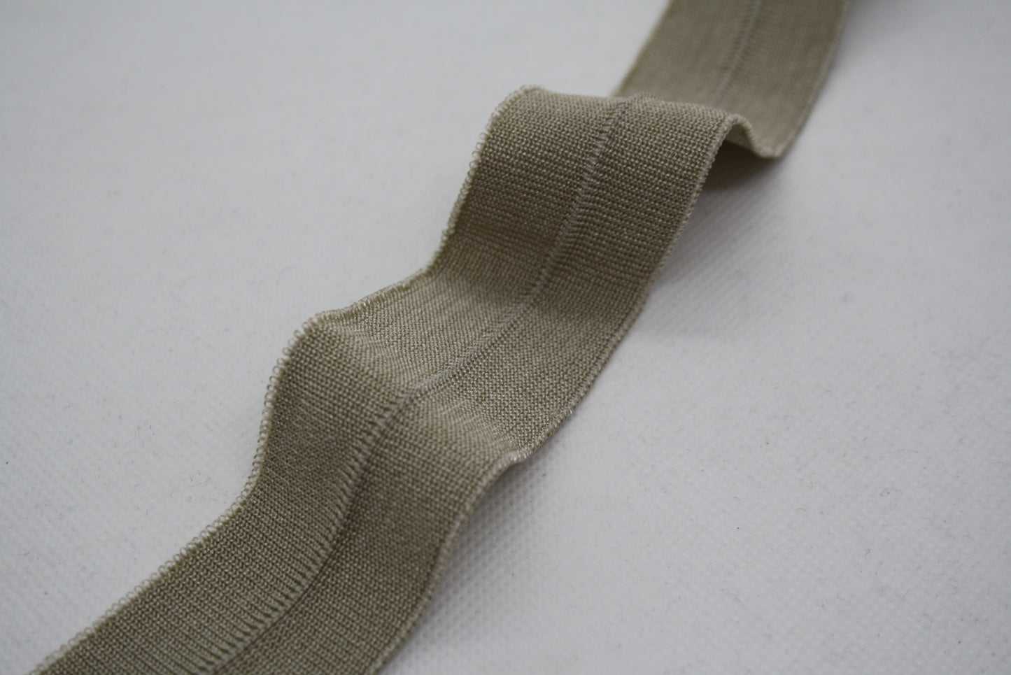 Bord-cote en polyester brillant avec cassure cote 1/1