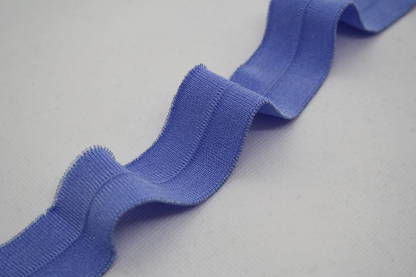 Bord-cote en polyester brillant avec cassure cote 1/1