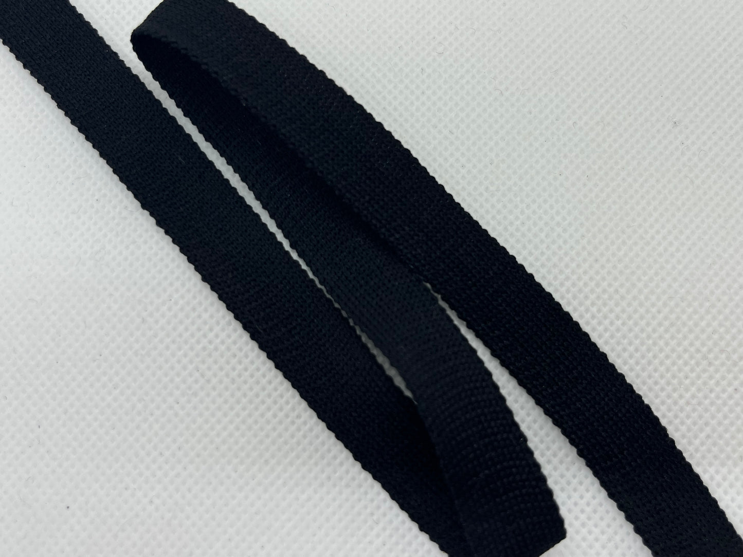 Ruban noir uni simple (lot 5m)