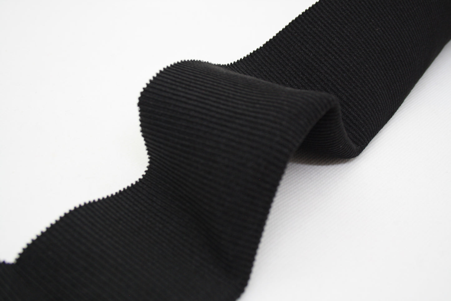 Bord-cote noir en polyester brillant et elasthanne, cote 2/1