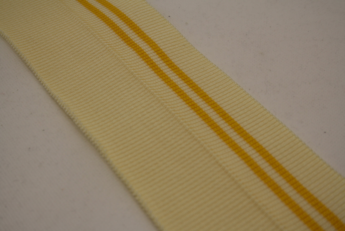 Bord-cote raye en polyester brillant et EAPA en cote 2/1